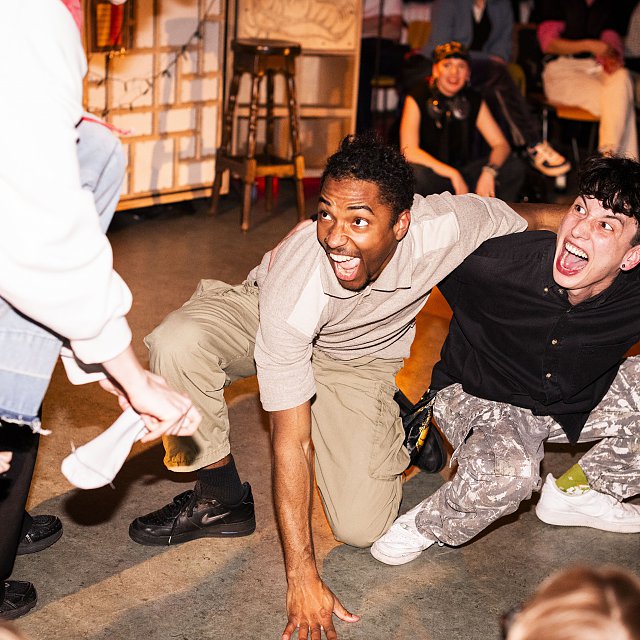 Social sounds dance battle / 
