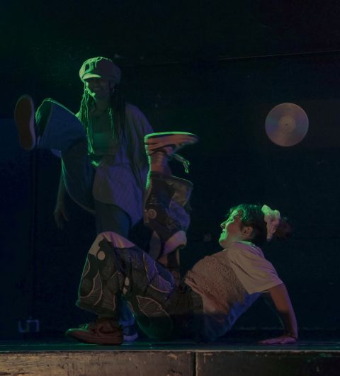 Home-exhibition-dancers