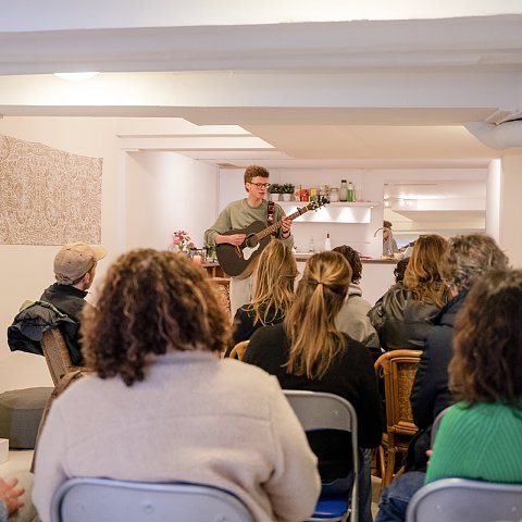Gluren bij de Buren zoekt Tilburgse artiesten en huiskamers! / 