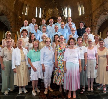 GEMENGD KOOR MALKANDER | Wij vieren in 2027 haar 40 jarige jubileum en heeft een veertigtal  koorleden. We repeteren wekelijks onder de enthousiaste leiding van Gabrielka Clout. Ons repertoire is veelzijdig: we zingen klassiek ( Haydn, Purcell, Fauré) maar maken ook uittapjes naar moderne componisten zoals Jenkins, Gjeilo en Rutter. We zingen graag bij Tilburg on Stage om ons repertoire aan een breed publiek te laten horen.