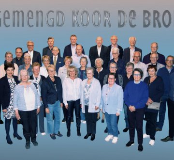 GEMENGD KOOR DE BRON | Een goed zingend, vierstemmig kerkkoor en heeft 34 leden. Het repertoire bestaat vooral uit kerkmuziek van klassieke en hedendaagse componisten zoals Harry Swinkels en Herman Finkers, maar ook profane muziek. Jaarlijks organiseren we een bijzonder projectconcert op een aansprekende locatie, met onder andere Tilburgse dialectliederen van Harry Swinkels.