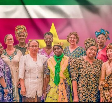 SURINAAMS KOOR PRAMISI | Surinaams Koor Pramisi bestaat reeds 35 jaar. De naam Pramisi betekent Belofte. Belofte om onze culturele zang in stand te houden en door te geven. Ons repertoire bestaat uit Nederlandse, Engelse en Surinaamse liederen en ook de samenstelling van ons koor is een mengeling van culturen.
