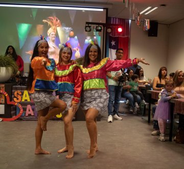 PASIÓN FOLKLÓRICA | Deze swingende dansgroep presenteert een energieke en kleurrijke show in de Schouwburg Tilburg. Laat je meenemen op een reis door de rijke tradities van de Latijns-Amerikaanse folklore, vol ritme, expressie en passie. Een unieke ervaring voor jong en oud, waarin cultuur en dans samenkomen op het podium. Mis deze bijzondere voorstelling niet en beleef een inspirerende middag vol beweging en beleving.