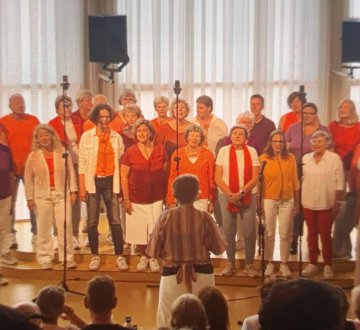POPKOOR ZO | Een enthousiast koor uit Goirle. We bestaan uit 35 leden die onder leiding van onze dirigente Herma Timmer elke dinsdagavond in het Jan van Besouwhuis in Goirle repeteren. We hebben een breed repertoire van eighties muziek tot hedendaagse popsongs. Vorig jaar hebben we een sprankelend concert gegeven met als thema ”De bachelor”. Tijdens Tilburg on stage zullen we alvast wat nieuw repertoire ten gehore brengen.