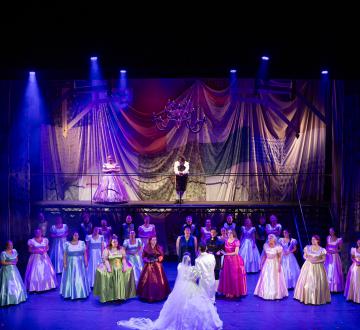 SPOT! THEATER GOIRLE | CONCERTZAAL 15.20-15.40 | Spot Theater neemt je tijdens Tilburg on Stage mee in de magie van musical. Ons optreden geeft alvast een klein voorproefje van de passie en energie waarmee we in december onze nieuwe voorstelling A Christmas Carol op de planken brengen. Benieuwd naar Spot Theater? Kom kijken en beleef het zelf!