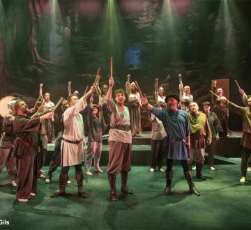 Na 10 jaar heeft TAGO haar eigen plaats op de musical markt veroverd. Tago maakt musicals met hedendaagse thema‘s, eigen geschreven scripts en liedteksten op moderne popsongs. Ondanks de titel weet je nooit wat het gaat worden met het TAGO sausje erop. Een ding is zeker:  We verrassen het publiek keer op keer. Tago laat enkele nummers horen en zien uit de laatste productie ”Cleopatra”. Ga lekker achterover zitten en geniet!!!