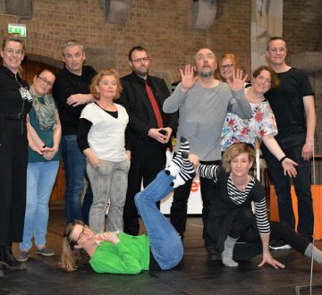 Theatergroep Masker speelt ‘Medusa‘; het verhaal van een monster, door de ogen van een monster. Hoe werd zij het beest met de dodende blik? En wie was zij voordat ze dit monster werd? Wie is er eigenlijk echt de held?Dat ga je allemaal te zien krijgen in deze eeuwenoude mythe over liefde, jaloezie, wraak en schoonheid.