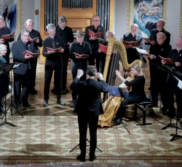 Het Zuid Nederlands Kamerkoor viert dit jaar zijn 55-jarig bestaan en staat bekend om rijke koorklank en passie voor klassieke koormuziek. Onder leiding van dirigent Rowan van der Westen zingt het ZNK twee parels van Mendelssohn: het a capella-stuk Der erste Frühlingstag en de koraalcantate Verleih uns Frieden, met vleugel. Beleef een magisch moment met het Zuid Nederlands Kamerkoor ‘on stage’!