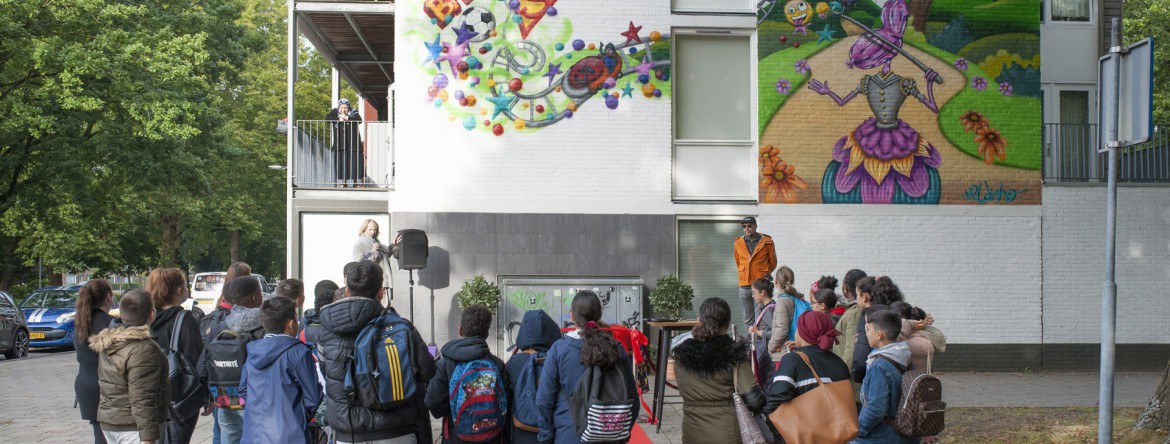 Kinderdromen in een muurschildering