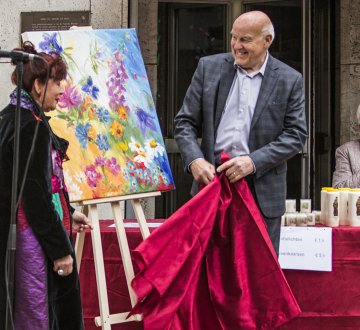 Onthulling schilderij ‘Tilburgse Mariabloemkes’ ihkv Maria Zingt 2019 bij de kapel OLV ter Nood