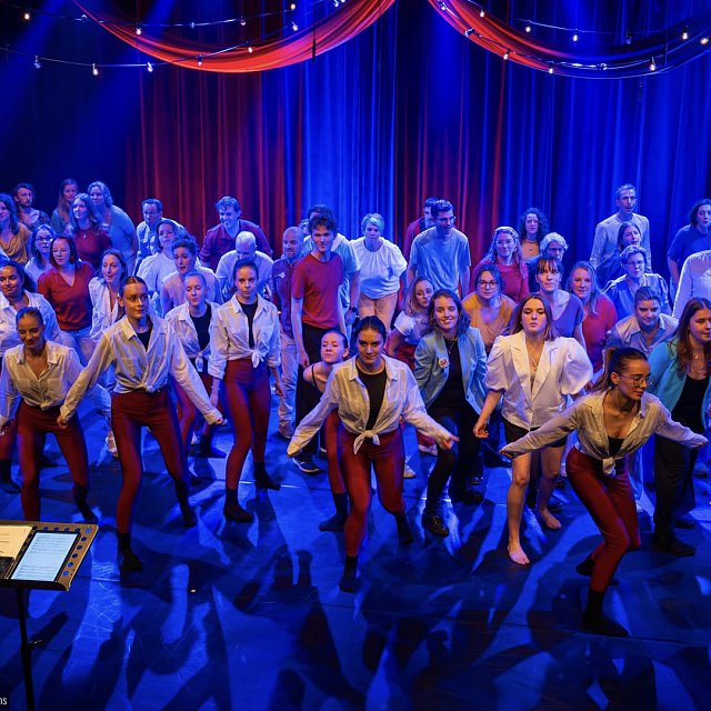 Popkoor AkoorT - Muziektheaterproductie Alles Draait / 