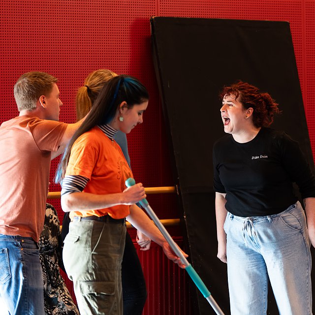 Koertwa entertainment - Impro Facto -The Meeting / 