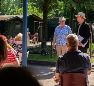 Stichting Theater Zeevuh - Ondertussen op de tuin