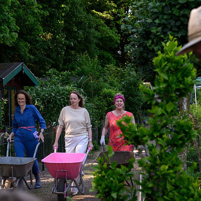 Stichting Theater Zeevuh - Ondertussen op de tuin / 